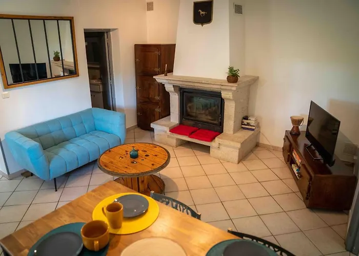 Maison Chaleureuse Avec Exterieur Pres De La Ville